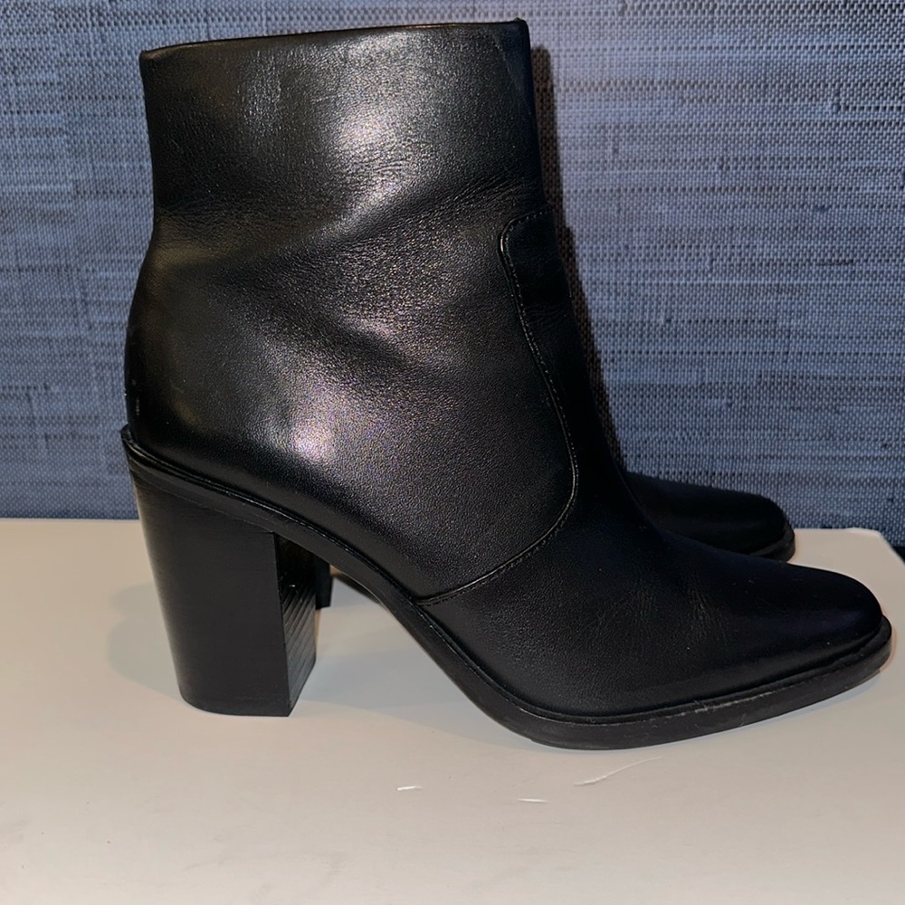 Gianni Bini Tovvy black booties, size 7.5